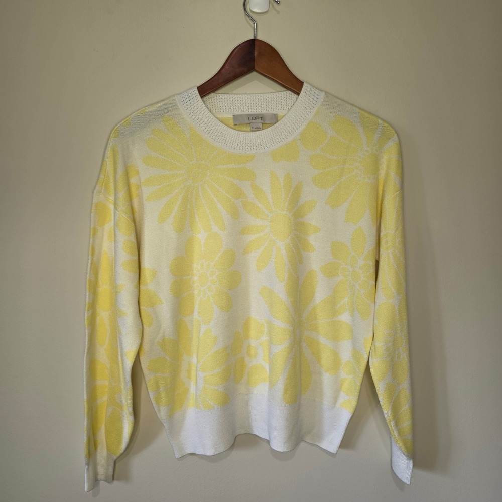 LOFT Sweater Womens Medium‎ Yellow White Floral Daisy Crewneck Knit Cottagecore
